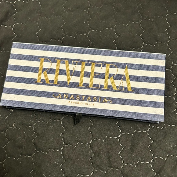 ABH Riveria Palette like new - Picture 4 of 4